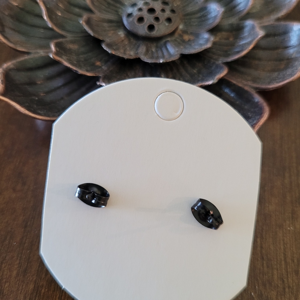 2/20$ 🐧 Black Penguin Stud Earrings ✨️ - Picture 4 of 9